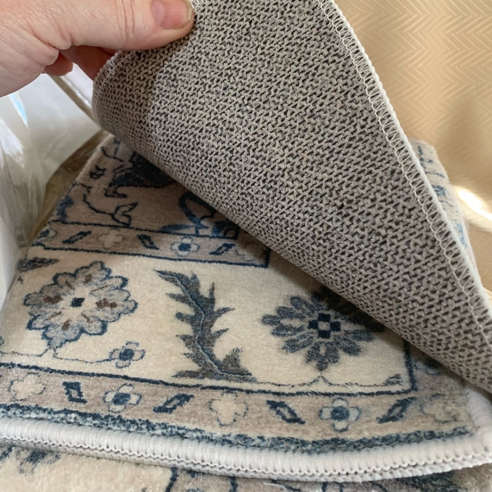FINOREN 2’x3’ Area Rug. NWOT - Picture 3 of 4